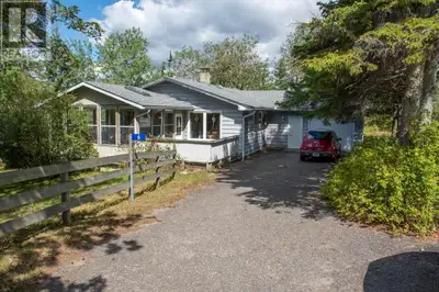 Located in the heart of Sioux Narrows, this year-round home offers comfortable living just a kilomet...