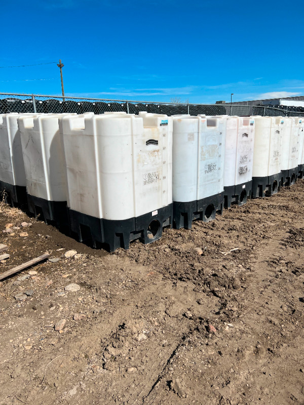 Square Water Tanks. 1000L  $125 Each. in Equestrian & Livestock Accessories in Edmonton - Image 2