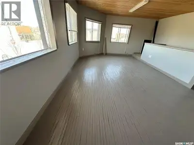 Inquire about the FREE RENT INCENTIVE, for qualified Tenants! Fantastic budget friendly commercial p...
