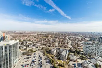 AD #3084 Beautiful, Unique, Builder Upgraded & Modified Executive Penthouse Suite. Ten (10) Foot Cei...