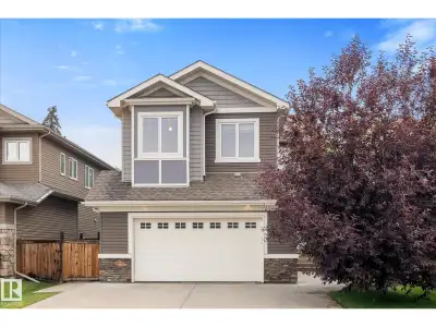 Welcome to this beautifully finished 2,300 sq. ft. two-storey in sought-after Heatherglen! Backing o...
