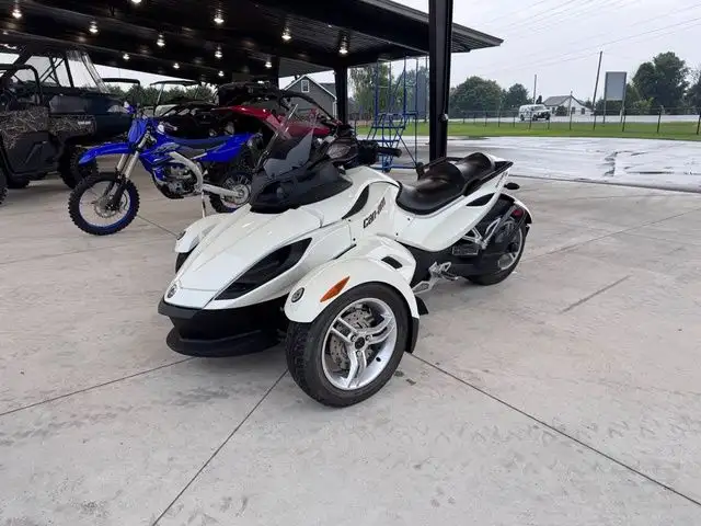 2012 Can-Am Spyder RS - SE5 in Sport Bikes in Norfolk County - Image 2