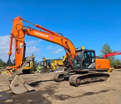 - 6400 Hours - Hydraulic Thumb - Manual Quick Change - Dig Bucket - Clean Up Bucket