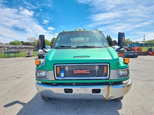 2007 GMC C5500 flatbed Truck. 101,539+/- KM's in Cars & Trucks in Grand Bend - Image 4