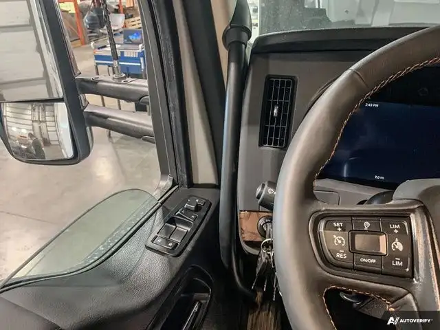 2025 Kenworth T680 in Heavy Trucks in Moncton - Image 15