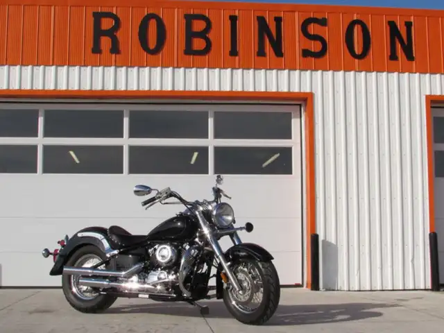 2009 Yamaha V-Star 650 Classic in Sport Bikes in Leamington - Image 3