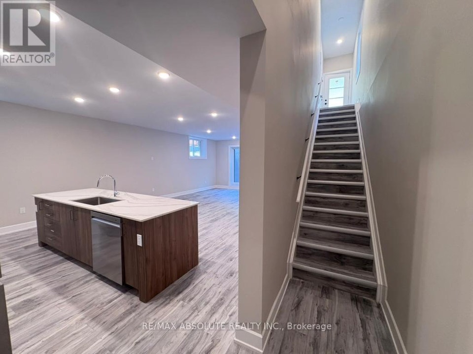 4 - 613 PARKVIEW ROAD Ottawa, Ontario 3