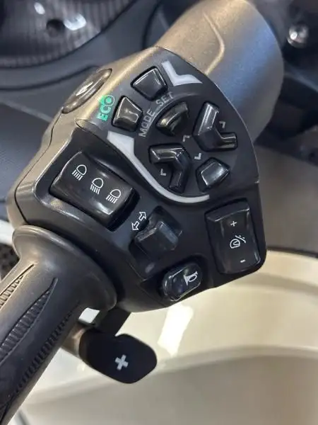 2015 Can-Am SPYDER RT LTD SE6 BLANC in Sport Touring in Lanaudière - Image 12