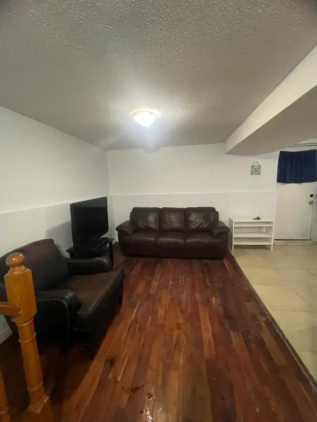 One room in house in two bed walkout @ square one