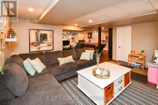 452 GREENWOOD DRIVE Essa (Angus), Ontario in Houses for Sale in Barrie - Image 41