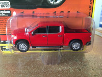 2019 Chevy Silverado pickup truck diecast model car scale 1/64