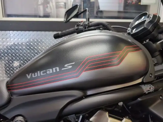 2025 Kawasaki Vulcan S Metallic Matte Graphite Gray in Street, Cruisers & Choppers in Calgary - Image 5
