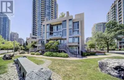 Functional layout Corner Unit Condo Townhouse. 9 Ft Ceiling, W/O To Balcony With Unobstructed N/E/S...