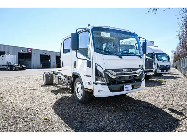 2027 Isuzu NRR CREW CAB in Heavy Trucks in St. Albert - Image 2