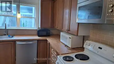147 HARMONY AVENUE Hamilton (Homeside), Ontario