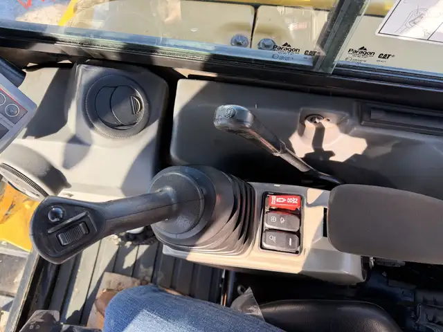 2018 Caterpillar 305.5E2 CR with Thumb & Aux Hydraulics! in Heavy Equipment in Calgary - Image 7