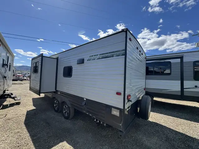 2019 ,Coachmen RV,Viking 21FQS in Travel Trailers & Campers in Kamloops - Image 3