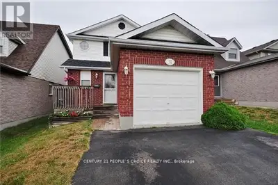 Entire house for rent. It has been entirely painted and renovated. Ideal for a group of student frie...