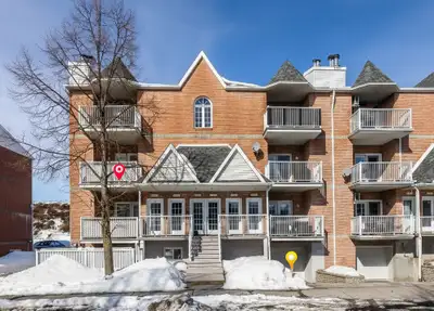 NOUVEAUTÉ SUR LE MARCHÉ ⭐️À Montréal (P.A.T) Impeccable condo au 2ème étage à vendre 419 000$ ⭐️Gara...
