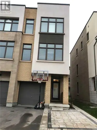Welcome to This Beautifully Appointed Townhome in Oakville's Vibrant Uptown Core, this 3-storey town...