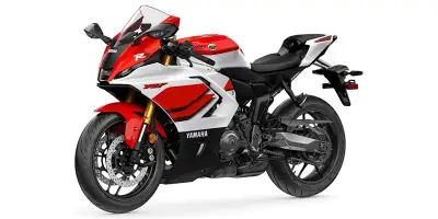 Engine Type: In-Line Displacement: 42 cu. in. (689 cc) Bore and Stroke: Bore: 3.15 in. (80 mm); Stro...