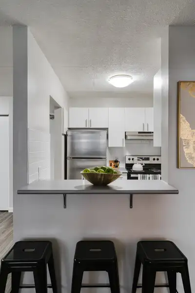 Experience convenient living in downtown Winnipeg at Colony Square! Located walking distance from th...