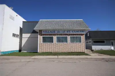 R39//St Claude/NEW PRICE!!! Immediate Possession for this Commercial Building in St. Claude! Located...