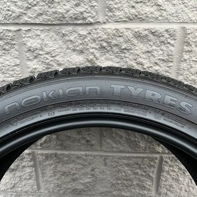(95%) 4x 285/40R22 Nokian Tyres Hakkapeliitta R3 SUV Winters in Tires & Rims in City of Toronto - Image 5