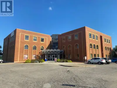 Unit 208 Leasable Area 1940 sq.ft . - Rent Includes Heat, Hydro, Water and Unit Cleaning , Excellent...