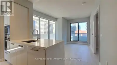 Incredible proper 2 bedroom 2 bath unit at the heart of Toronto's midtown: Yonge and Eglinton. Split...