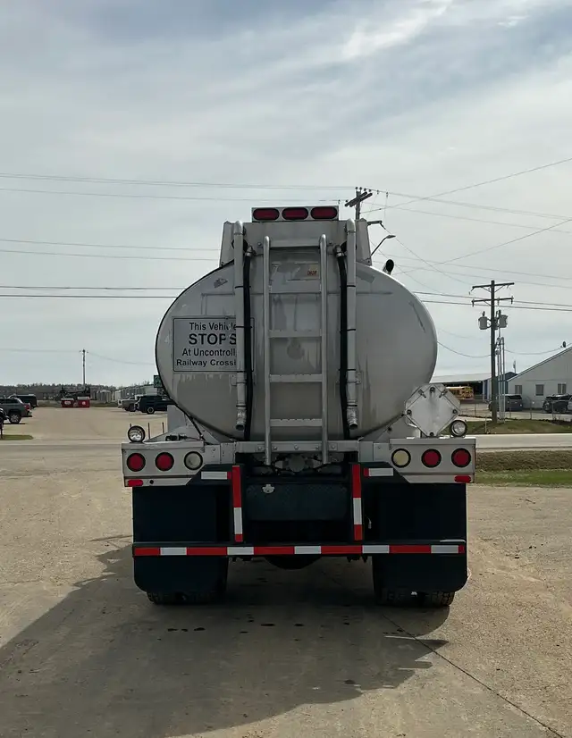 Pressure Truck in Heavy Equipment in St. Albert - Image 7