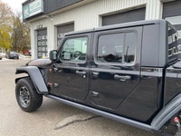 2023 Jeep Gladiator Mojave 4x4 with the 3.6L V6, automatic transmission, and only 44,003kms! Clean h... (image 8)