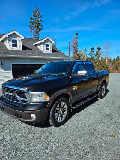 Well Maintained 2018 Ram 1500 Longhorn Crew Cab Eco Diesel 4WD, 4 New Michelin all seasons Tires Ful...