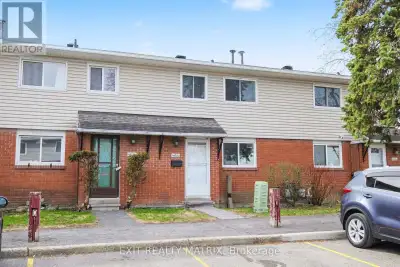 Beautifully renovated and ideally located in the heart of Alta Vista, this stylish condo townhouse o...