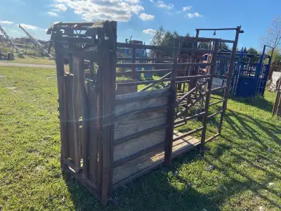 Welcome to Stoneage Equipment Selling this cattle squeeze chute.
