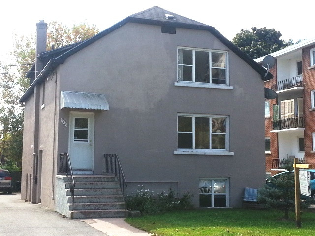 THREE BEDROOM, ONE BATH, CENTRAL APARTMENT - 158-1 Park St. in Long Term Rentals in Kingston