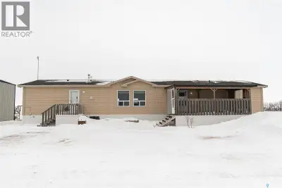 Located near Kandahar just minutes from Wynyard, this well-kept 3 bedroom, 2 bathroom mobile home si...