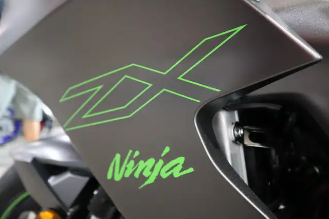 2025 Kawasaki NINJA ZX-10RR Grey in Sport Bikes in Edmonton - Image 5