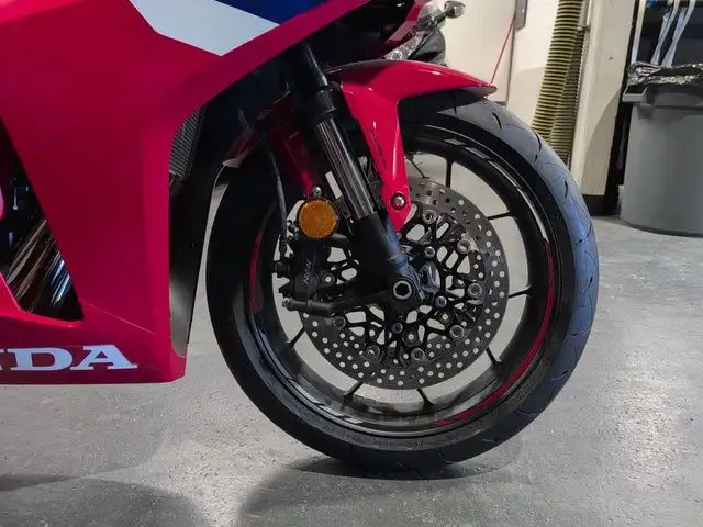 2025 Honda CBR650R in Street, Cruisers & Choppers in Calgary - Image 6