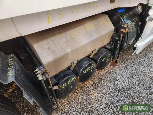 Volvo VNL Battery Box For Sale - Stock# VV-0797-19 in Heavy Equipment Parts & Accessories in Hamilton - Image 4