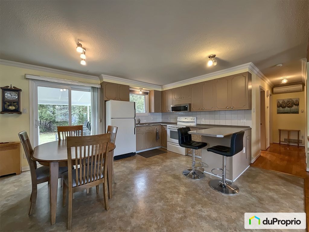$449,000 - Bungalow for sale in Sherbrooke (Jacques-Cartier) — photo 2