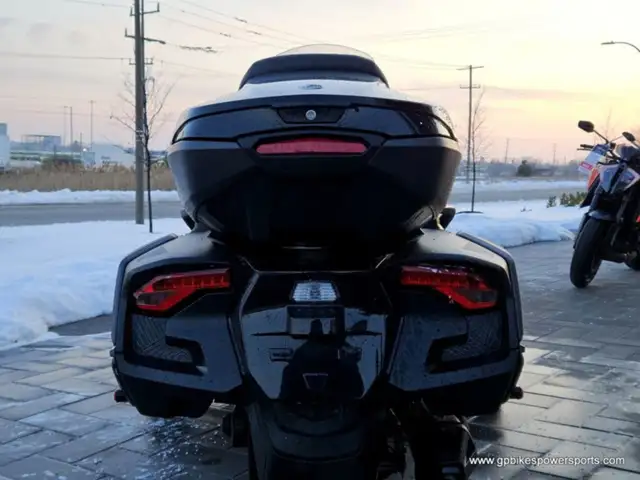 2024 Can-Am Spyder RT Limited Dark Wheels in Sport Bikes in Oshawa / Durham Region - Image 7
