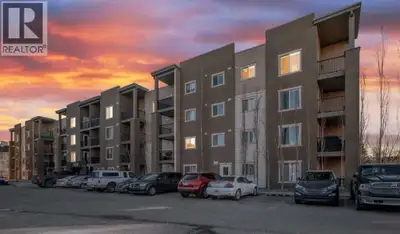 New Price improvement- Rare opportunities like this do not come along often at Creekside Crossing. T...