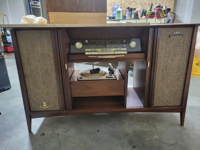 Planet Hi-Fi - Olds Alberta - Cabinet Console - Repair - Restor in Stereo Systems & Home Theatre in Calgary - Image 2