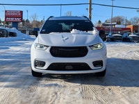 The 2026 Chrysler Pacifica Select combines advanced technology, comfort, and family-friendly versati... (image 9)