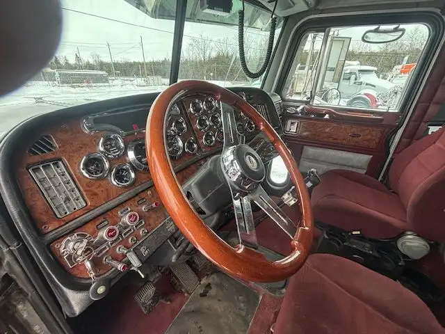 2003 PETERBILT 379 in Heavy Trucks in Ottawa - Image 12