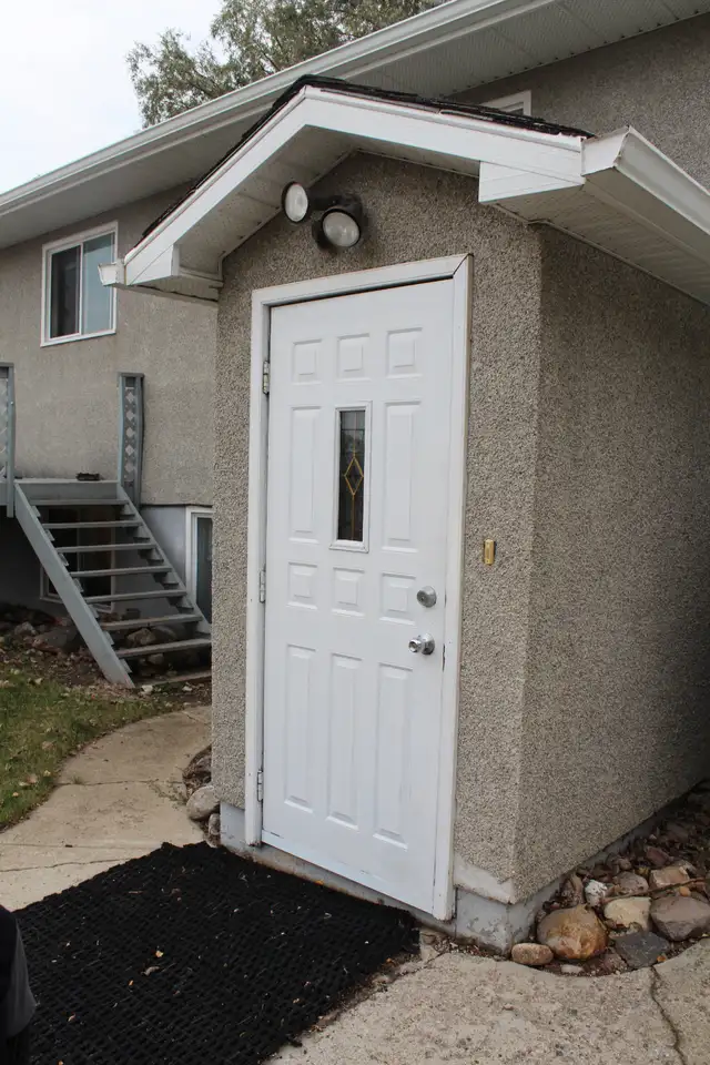 East College Park bachelor suite-Available Immediately