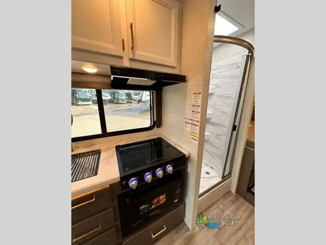 2025 Thor Motor Coach Four Winds Sprinter 24LV - Diesel in RVs & Motorhomes in Moncton - Image 21