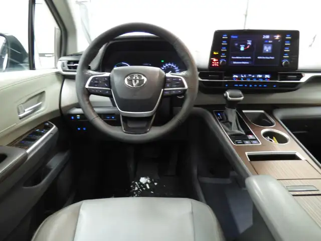 2024 TOYOTA SIENNA XLE HYBRIDE, 8 PASSAGERS, JAMAIS ACCIDENTÉ!!! in Cars & Trucks in City of Montréal - Image 10
