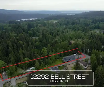 NEW HOME on ACREAGE! 9 years still on warranty. Private corner prpty almost 2 acres zoned for two ho...